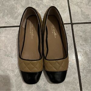 Betty Muller Concept Women's Quilted Tan and Black Flats